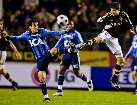 Enrico Cardoso Nazaré, Djurgården, i kamp om bollen med