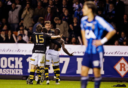 AIK-spelarna jublar