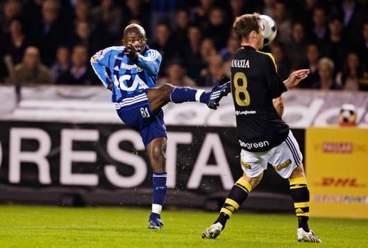 Jones Kusi Asare, Djurgården, skjuter