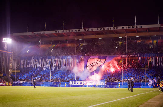 Läktare, tifo, bengalisk eld