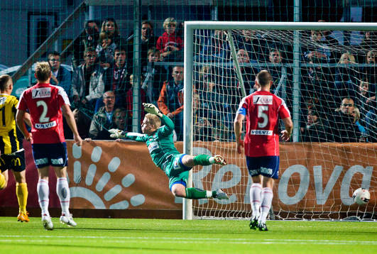 Peter Abrahamsson, Örgryte, släpper in 1-0
