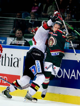 Johan Andersson, Frölunda blir tacklad