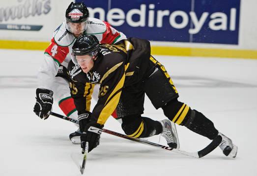 Juha Alén, Mora, fäller Johan Adolfsson, AIK