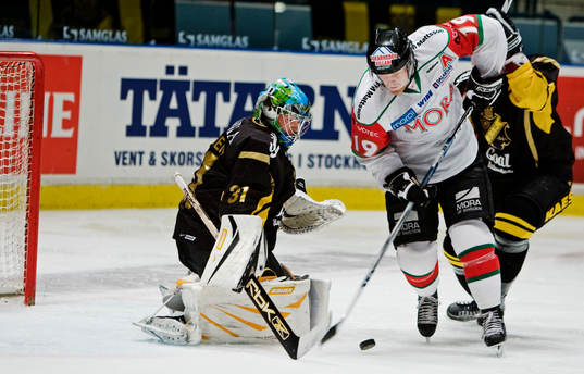 Marcus Eriksson, Mora, oroar framför Fredrik Holmgren,
