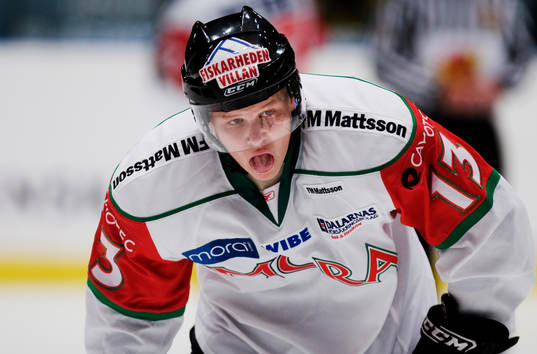 Daniel Viksten, Mora, har ont