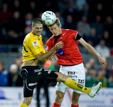 Emir Bajrami trycker till David Elm