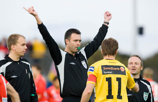 Rekorddomaren Martin Ingvarsson. Domare