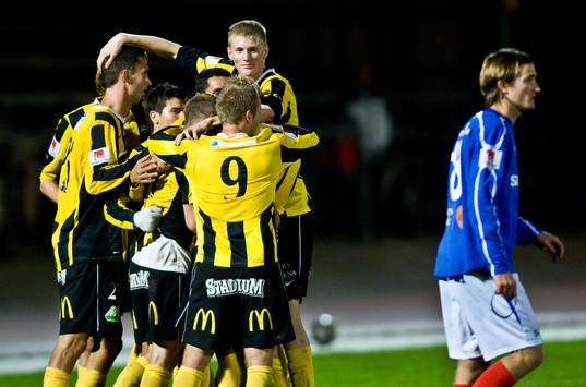 Jonas Henriksson kvitterar till 3-3 för Häcken. Jubel