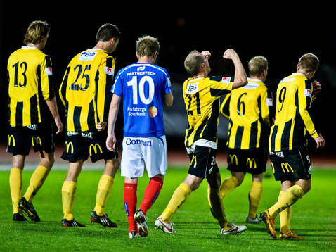 Jonas Henriksson kvitterar till 3-3 för Häcken. Jubel