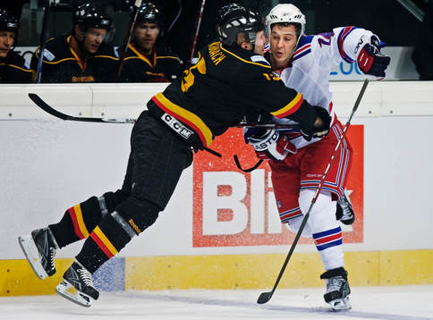 Reto Kobach, Bern, och Ryan Callahan, New York Rangers,