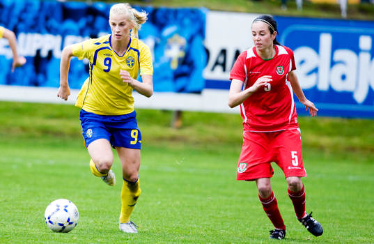 Alicia Powe, Wales, Sofia Jakobsson, Sverige