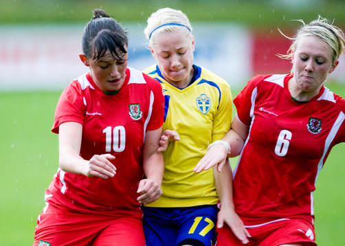 Sara Storck, Sverige inklämd mellan Emily Brown och Lauren