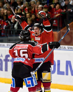Tobias Forsberg, Modo gör sitt första elitseriemål, jubel
