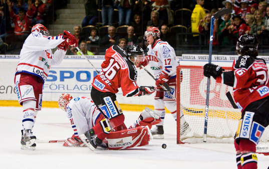 Tobias Forsberg, Modo gör sitt första elitseriemål, jubel