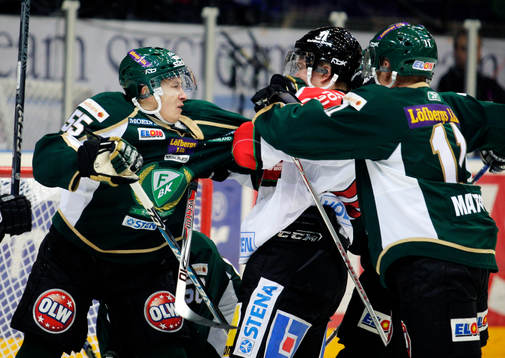 Rörigt kring färjestads mål. Matrin Sevc, Färjestad