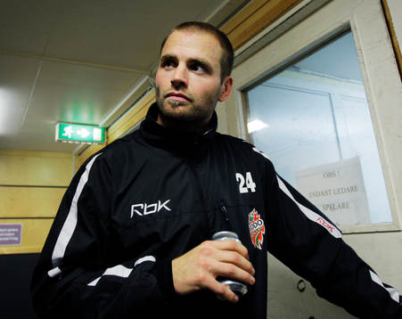 Niklas Sundström, Modo