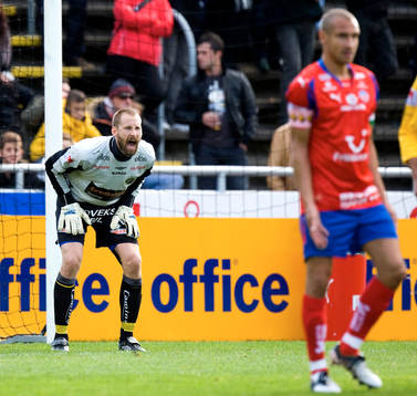 Ta Henke, skriker Johan Wiland, målvakt