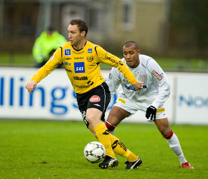 Niklas Skoog, Mjällby och Marcos Ferreira, Assyriska