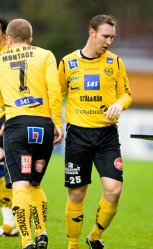 Niklas Skoog, Mjällby blev utbytt mot Johan Svensson