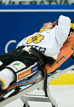 Jimmie Eriksson, Skellefteå, får lämna isen