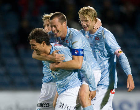 2-0 Daniel Andersson, som grattas. Jubel