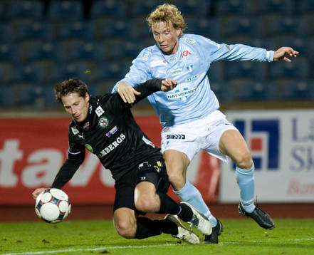 Rick Kruys trycker till Patrik Anttonen