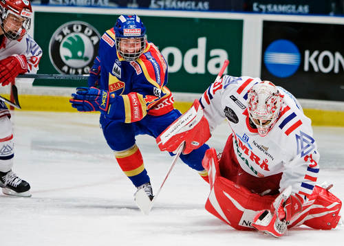 Jacob Josefson, Djurgården, oroar framför Johan Backlund,