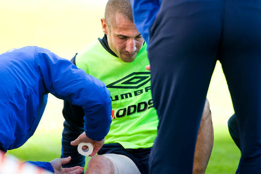 Henrik Larsson skadar sig illa på höger baksida av låret