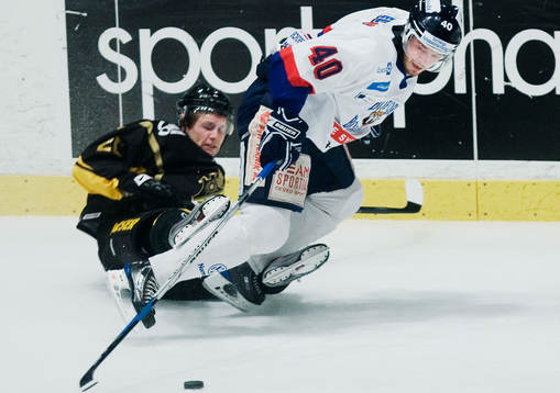 Johan Adolfsson, AIK, hänger inte med Peter Messa, Bofors,