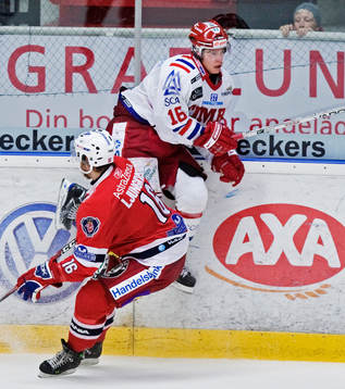 Anton Axelsson, Timrå, tar en flygtur ovanför Daniel