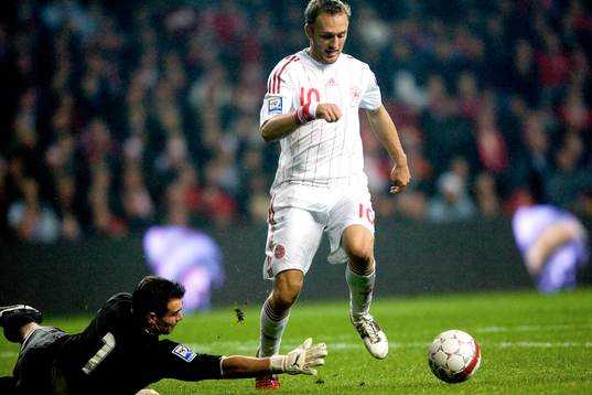 Dennis Rommedahl, Danmark gör mål men är avvinkad för