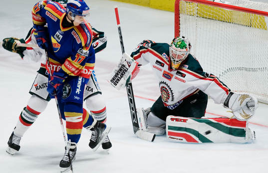 Ari Ahonen, målvakt, Frölunda, räddar ett skott