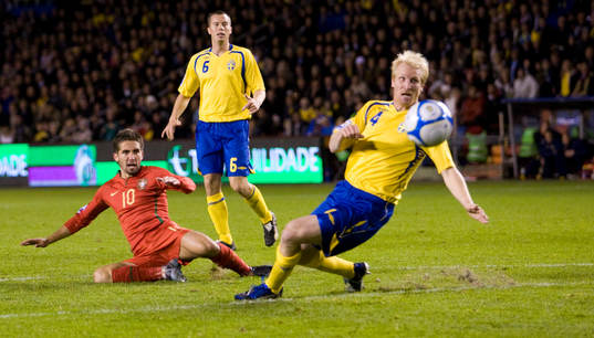 Petter Hansson tittar långt
