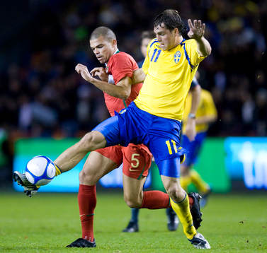 Johan Elmander steget före Pepe