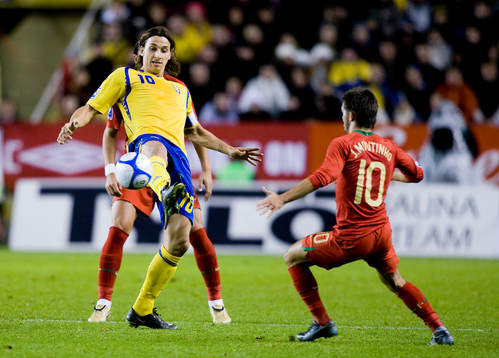 Zlatan Ibrahimovic, Sverige, mot João Moutinho, Portugal