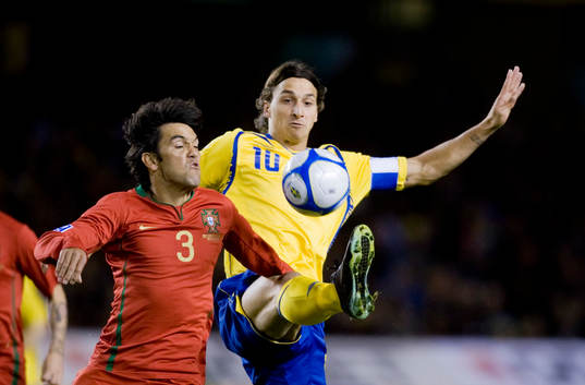 Paulo Ferreira, Portugal, och Zlatan Ibrahimovic, Sverige