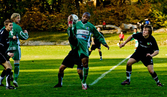 Samuel Ayorinde, Gröndal, bollar
