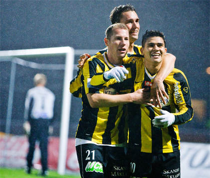 Paulinho sätter 2-0 för Häcken. Jonas Henriksson och