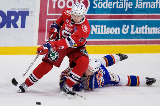Timmy Petersson, Djurgården, jagar Linus Videll,