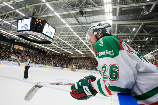 Jakob Johansson, hänger på sargen