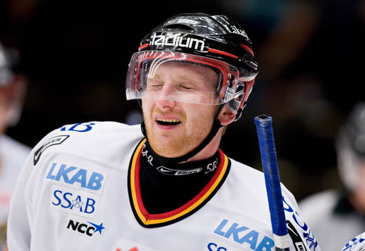 Radek Philipp, Luleå fick en puck på hjälmen