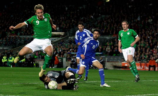 Kevin Doyle, Irland hoppar över Antonis Giorgallidis,