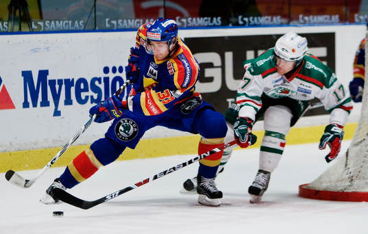Timmy Pettersson, Djurgården, jagas av Mathias