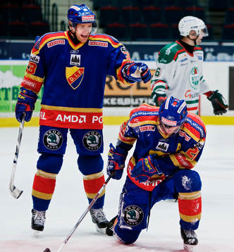 Timmy Pettersson, Djurgården, gratulerar Christian Eklund,
