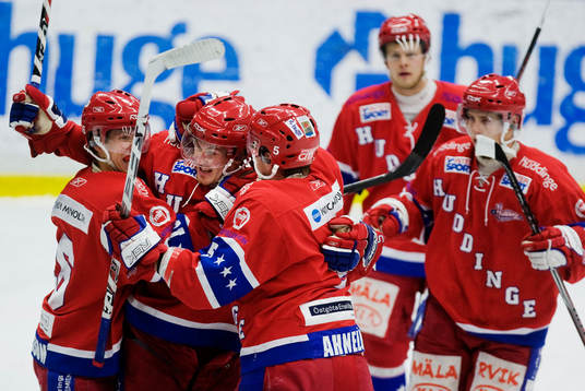 Jubel bland Huddinge-spelarna