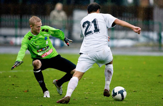 Här rundar Liridon Rustemaj, Mabi, Nicklas Bryngelsson,