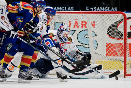Oroligt framför Daniel Henriksson, målvakt, Linköping