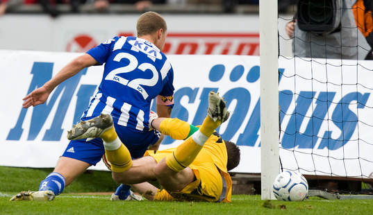 0-1 Ragnar Sigurdsson, som stöter in bollen bakom Petter