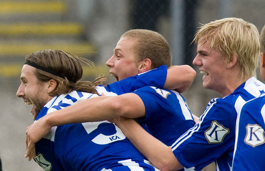 0-1 Ragnar Sigurdsson, och grattas av Mattias Bjärsmyr och