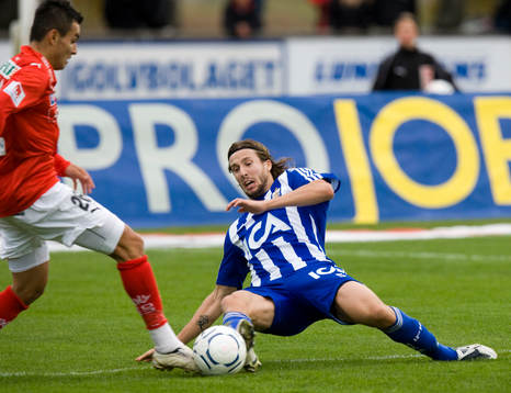 Mattias Bjärsmyr bryter framför Emin Nouri